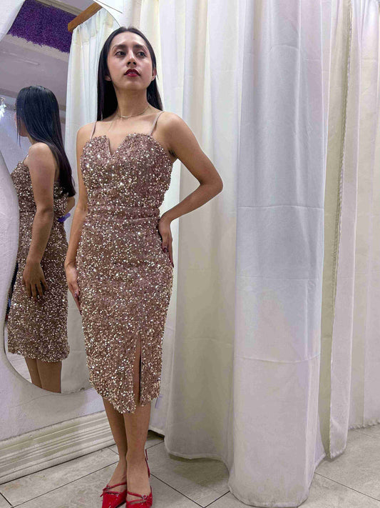 Vestido corto rosa brillante marca SHEIN talla S usado