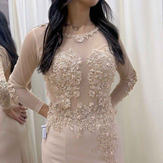Vestido largo elegante con apliques bordados marca Bekitas talla S usado
