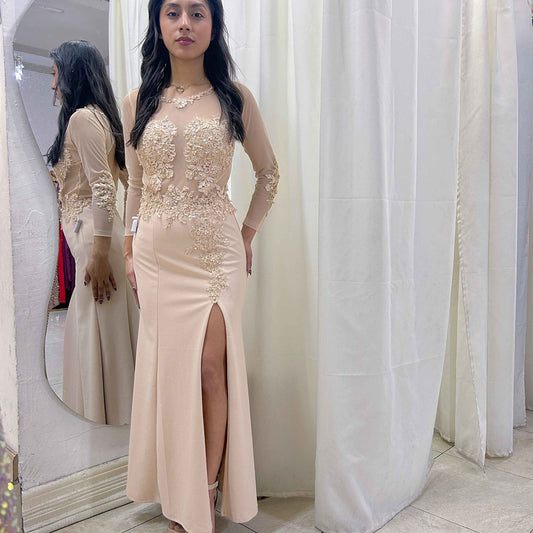 Vestido largo elegante con apliques bordados marca Bekitas talla S usado