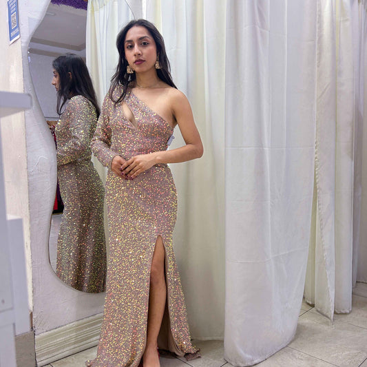 Vestido largo con brillo asimétrico marca SHEIN  talla M usado