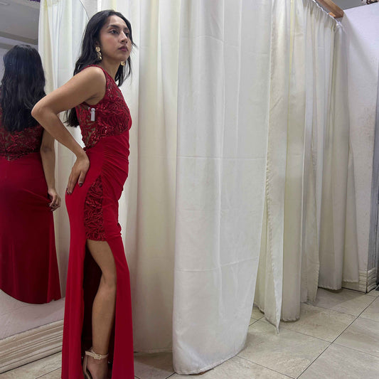 Vestido largo elegante con encaje superior usado