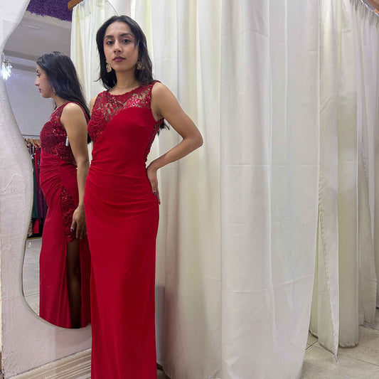 Vestido largo elegante con encaje superior usado