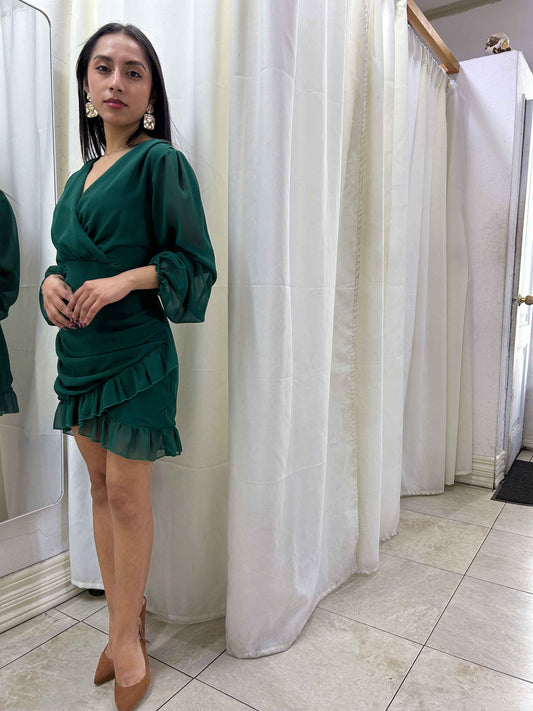 Vestido corto cruzado con volantes marca Double Crazy talla M usado