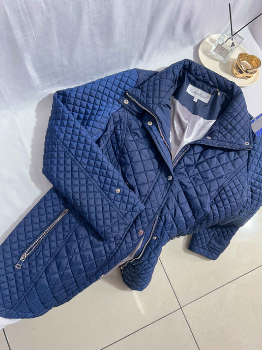 Chaqueta acolchada azul marino Calvin Klein talla M usada