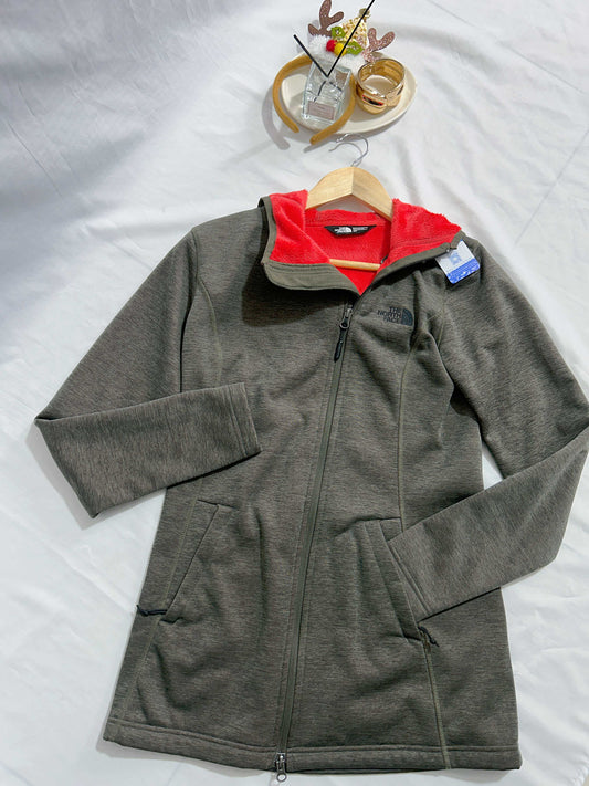 Chaqueta térmica verde marca The North Face talla S usada