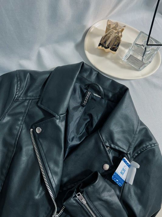 Chaqueta biker negra  DIVIDED H&M  Talla S usada