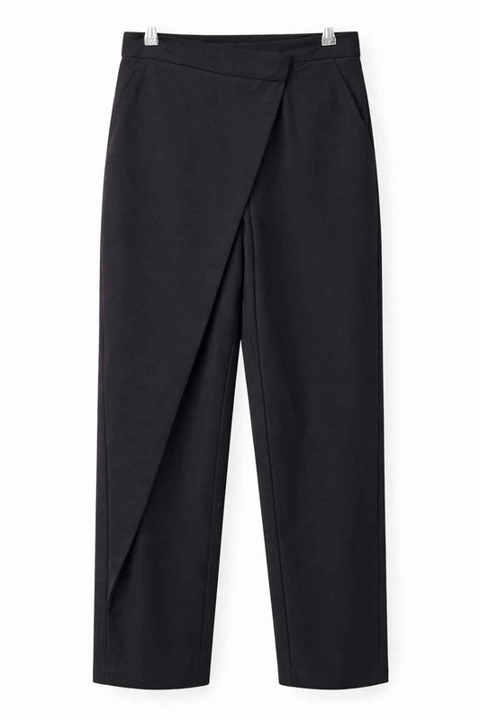 Pantalón negro de vestir con diseño cruzado Marca ZARA Talla XS Usado